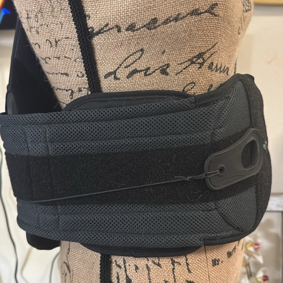 Like new, Aspen Horizon 2 piece, adjustable(in so many ways) back brace. - Picture 4 of 16